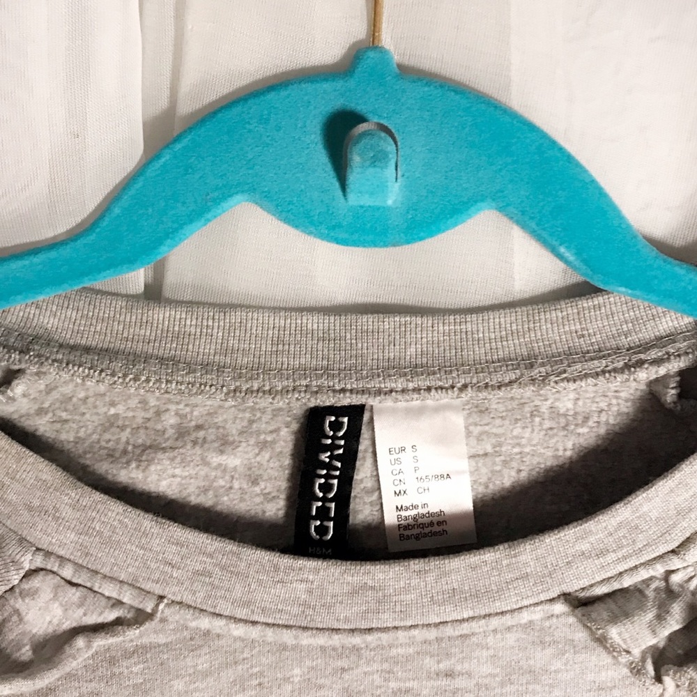 H&M | Ruffle Sweatshirt - Picture 5 of 6